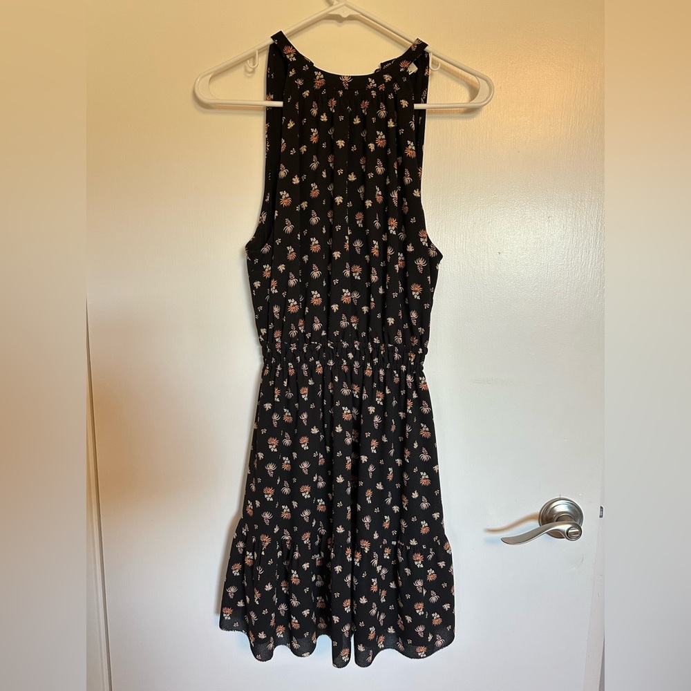 Midi black patterned dress with opened back